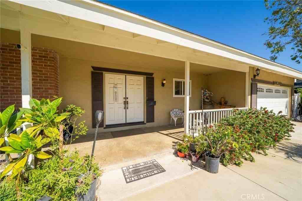 5035 Carlingford Ave - Photo 5 of 32
