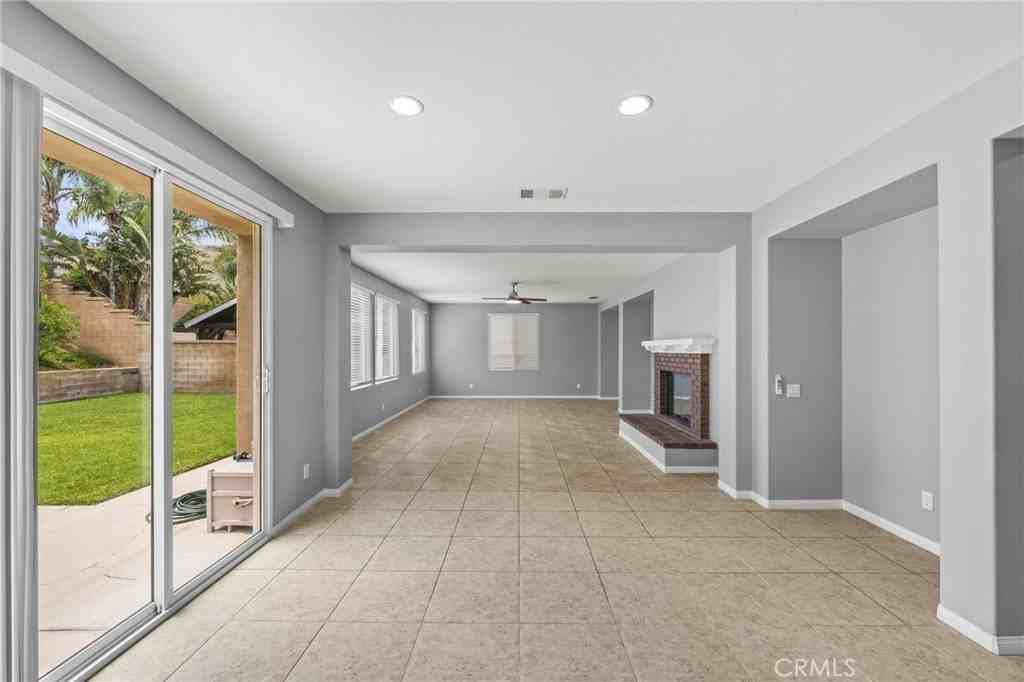 13247 Chariot Rd - Photo 7 of 25