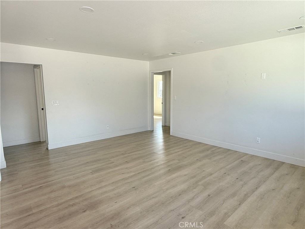 5319 Roosevelt Ave - Photo 3 of 9