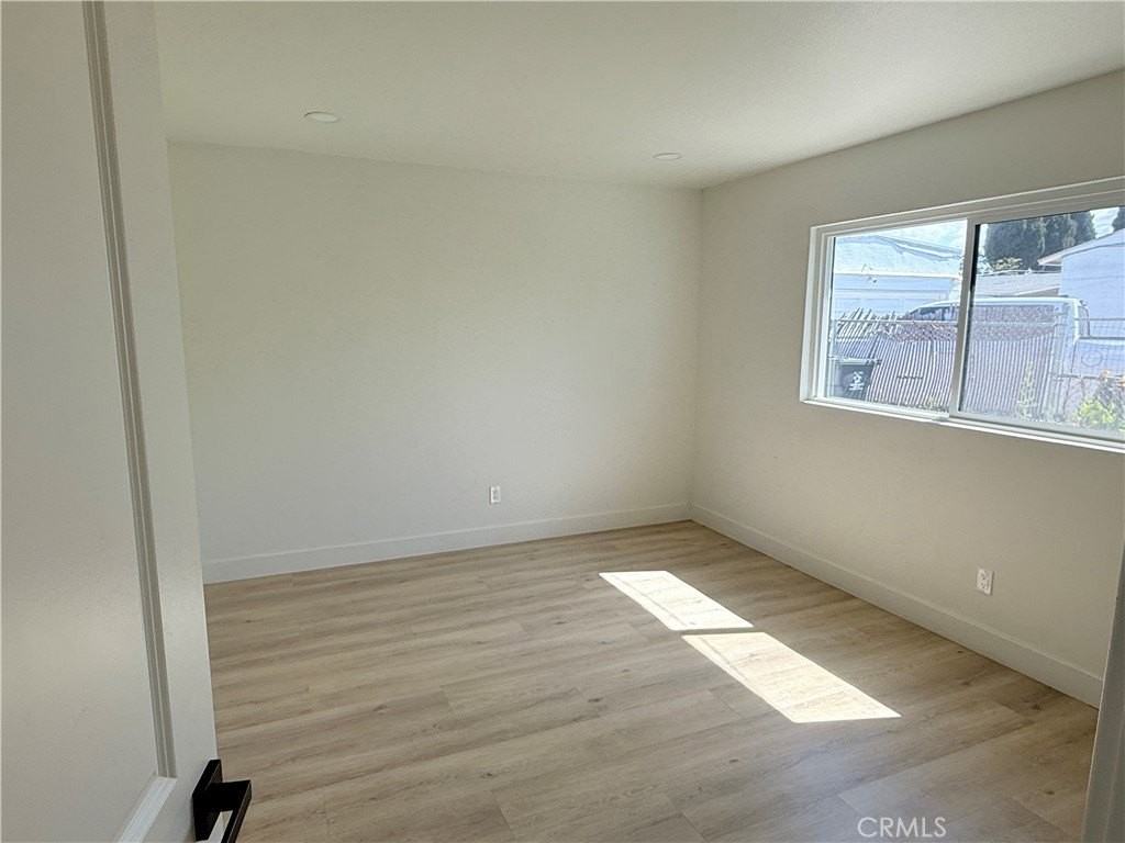 5319 Roosevelt Ave - Photo 5 of 9