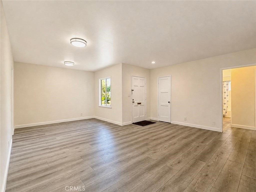 5441 Berryman Ave - Photo 6 of 33