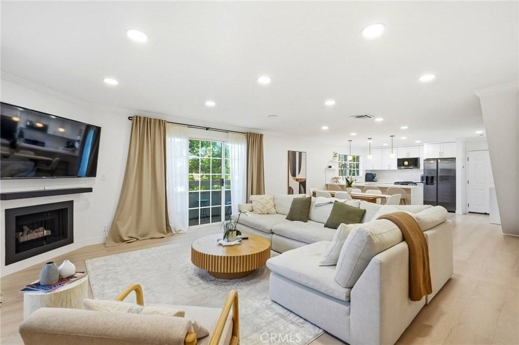 333 W Alameda Ave #201 - Photo 7 of 37