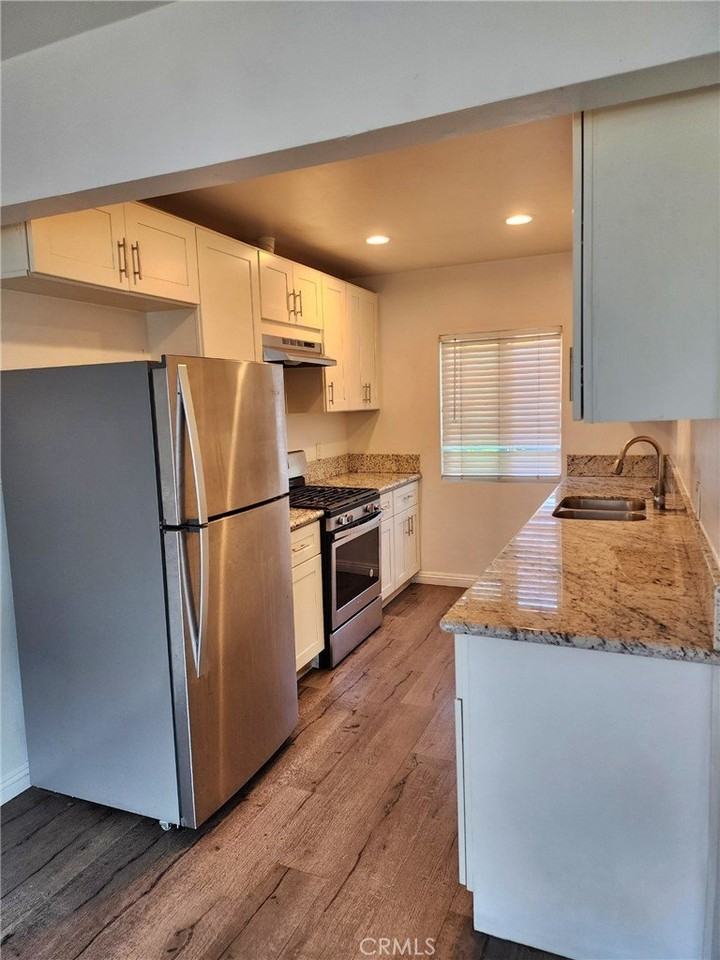1524 S Van Ness Ave #3 - Photo 3 of 8