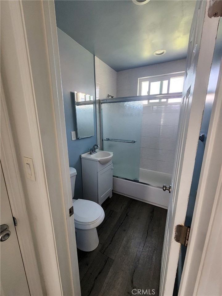 1524 S Van Ness Ave #3 - Photo 4 of 8