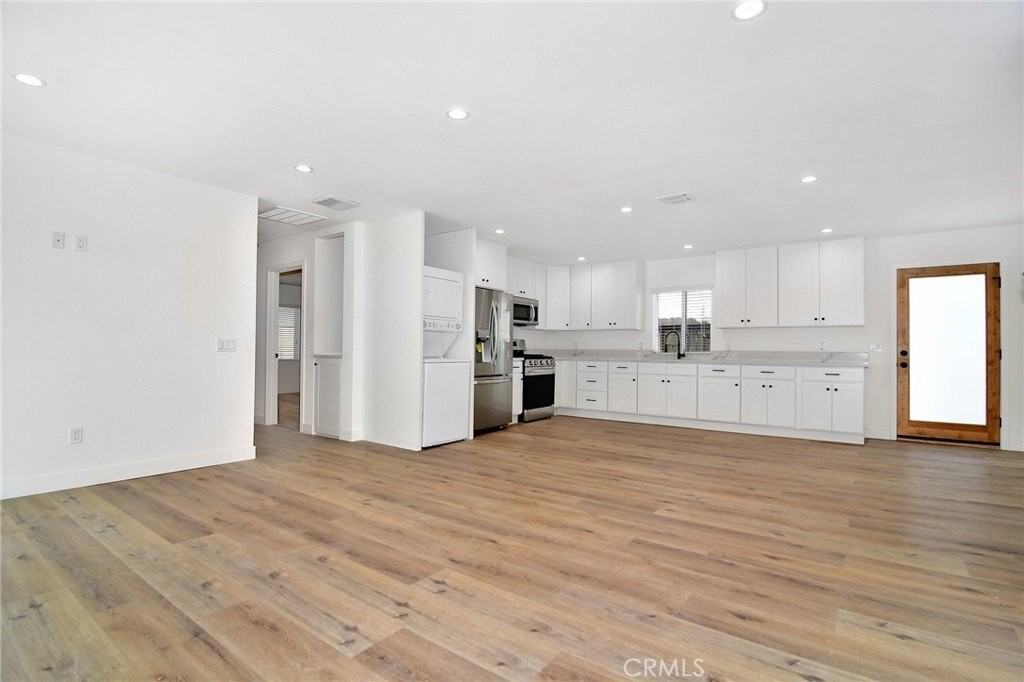 22136 Hart St - Photo 2 of 11