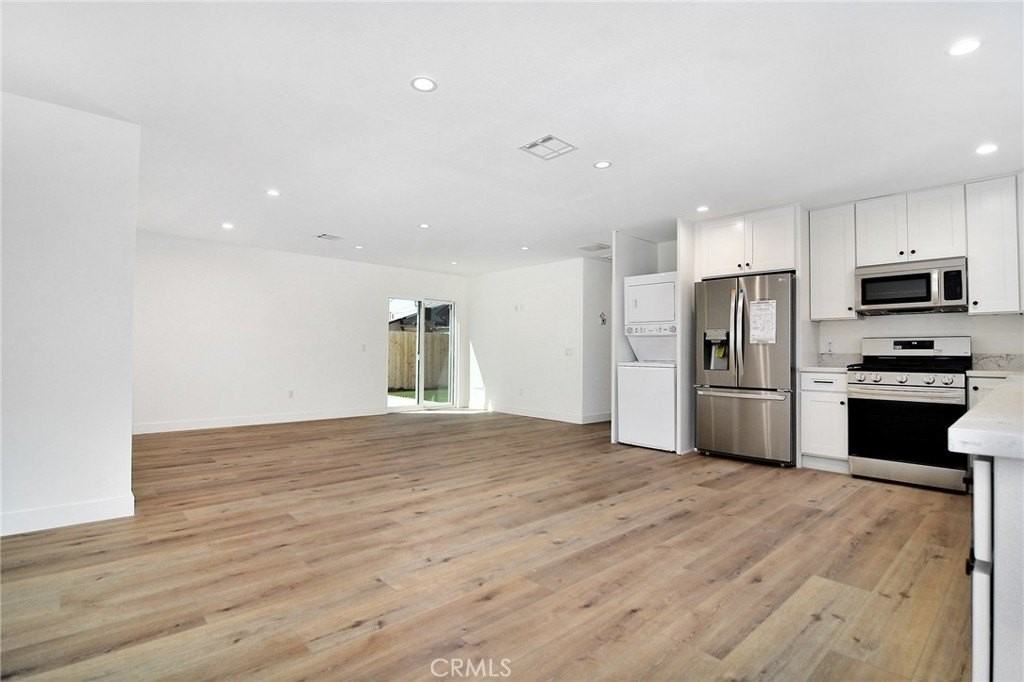 22136 Hart St - Photo 3 of 11