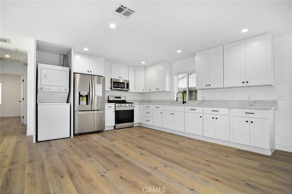 22136 Hart St - Photo 4 of 11