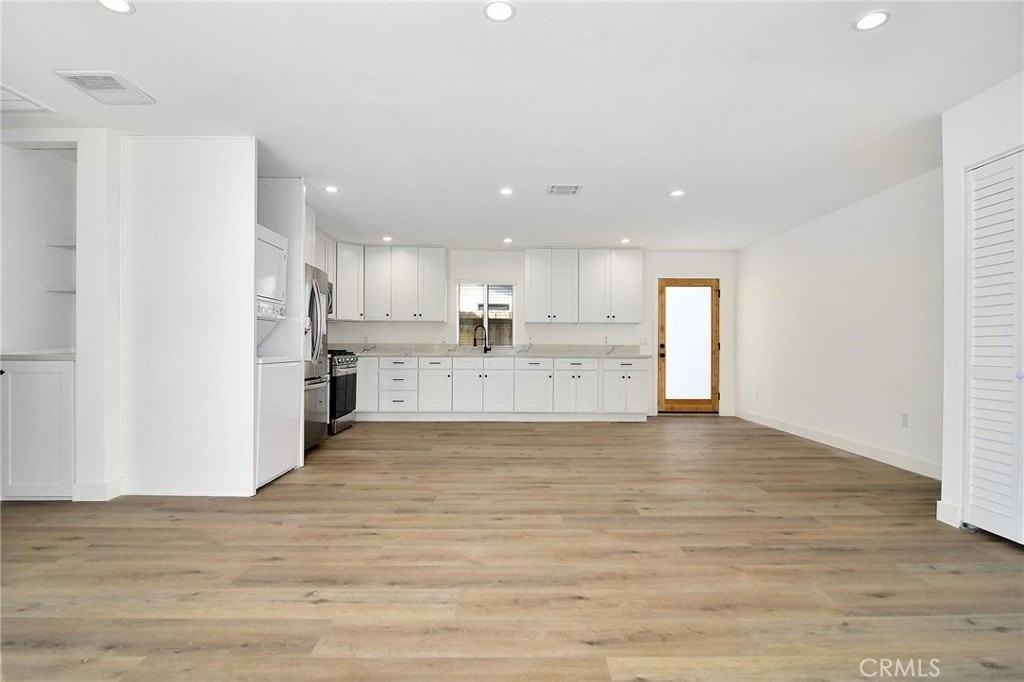 22136 Hart St - Photo 5 of 11