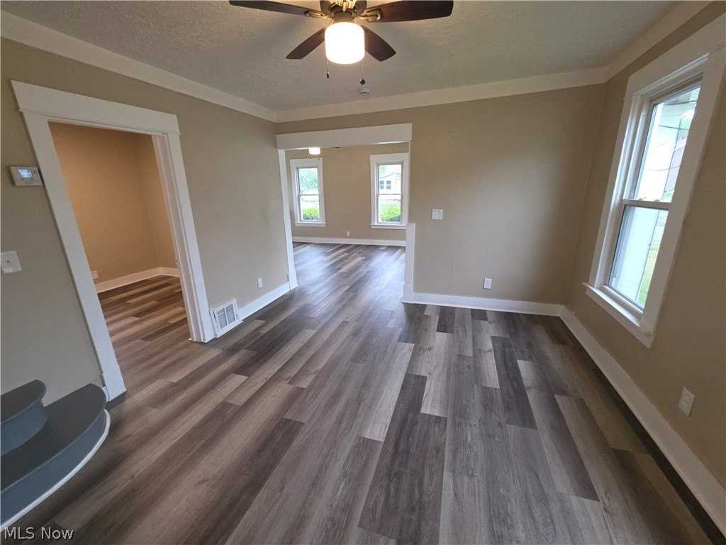 2805 Lexington Ave - Photo 7 of 14