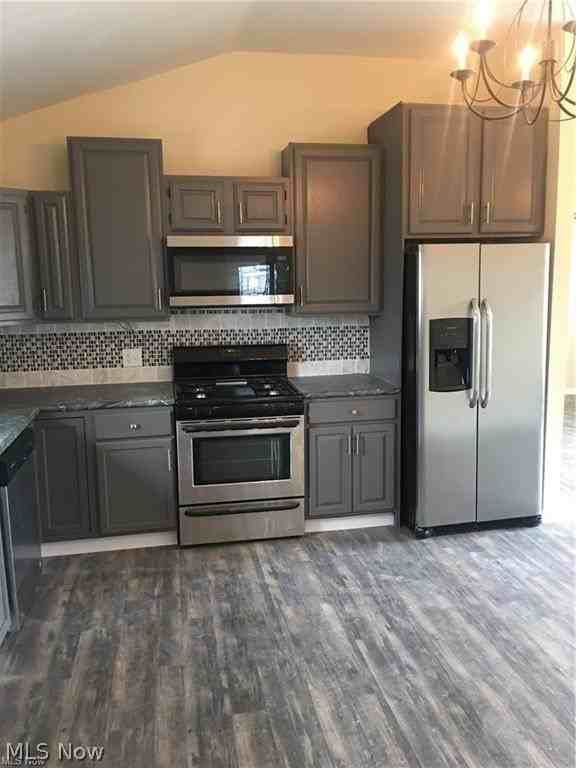 2443 Amberly Dr - Photo 4 of 12