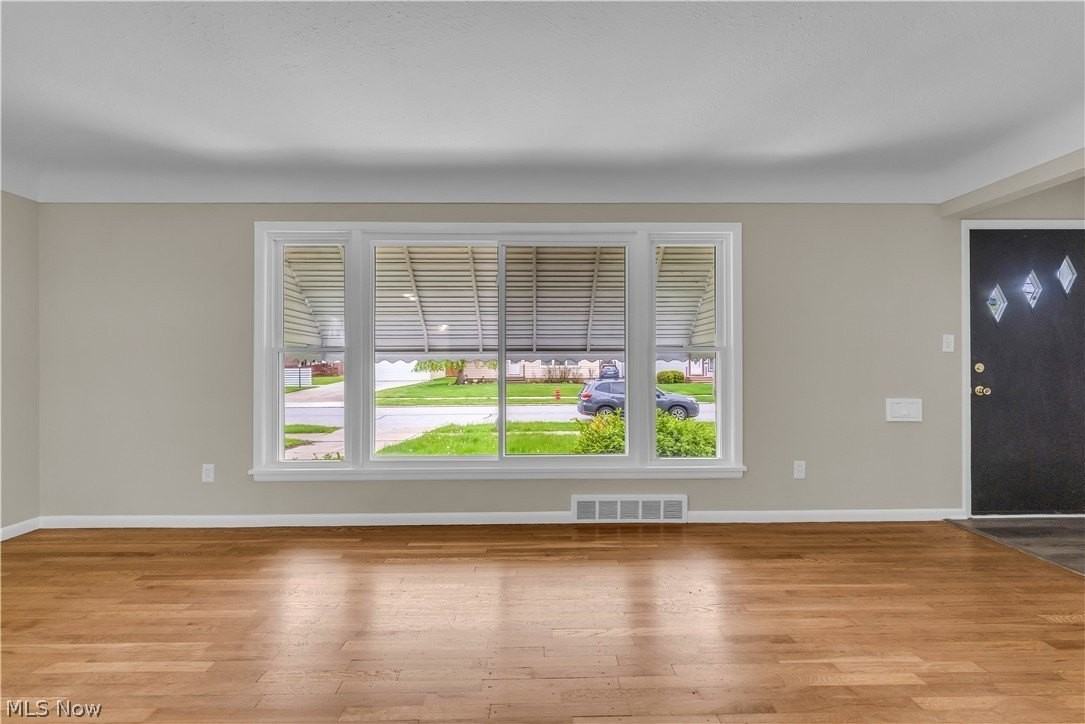 29210 Green Dr - Photo 3 of 21
