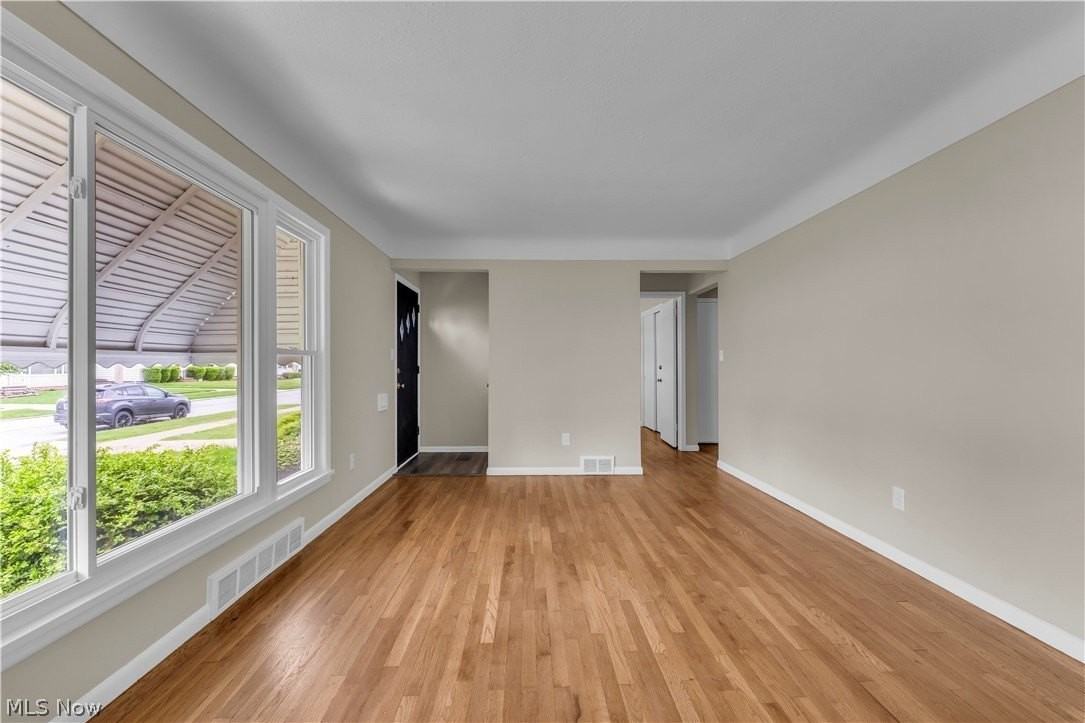 29210 Green Dr - Photo 4 of 21