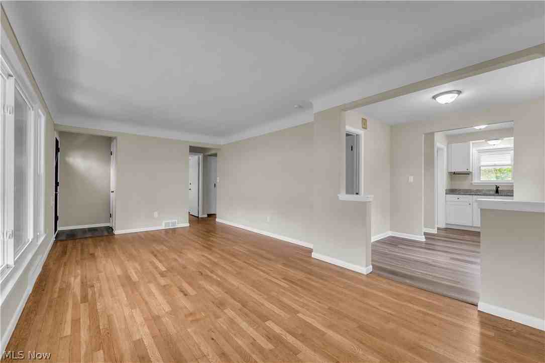 29210 Green Dr - Photo 5 of 21