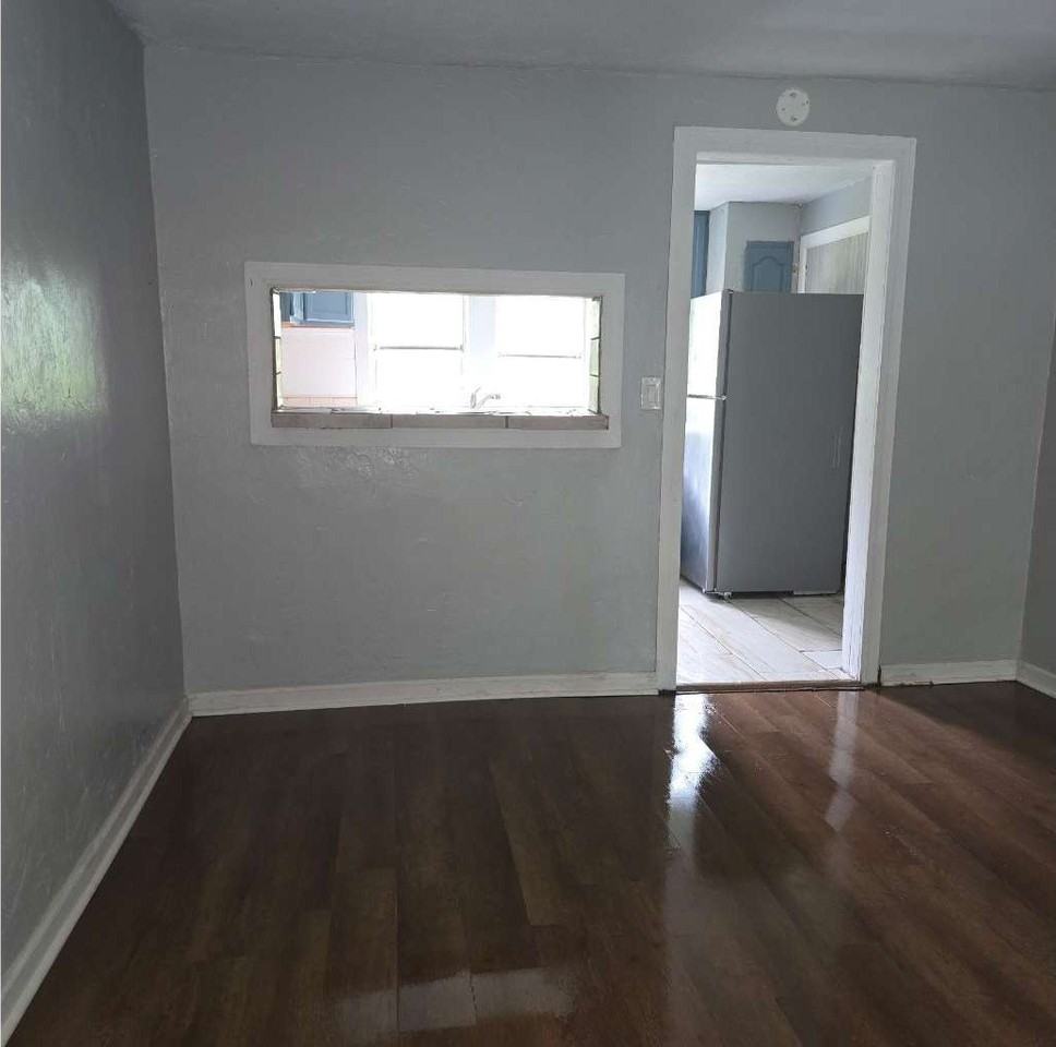 149 Sw Balboa Pl - Photo 3 of 9