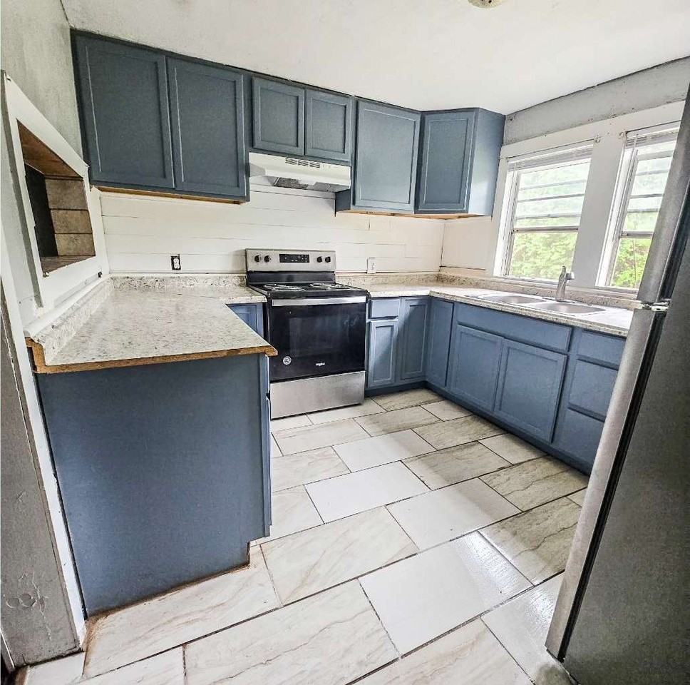 149 Sw Balboa Pl - Photo 4 of 9