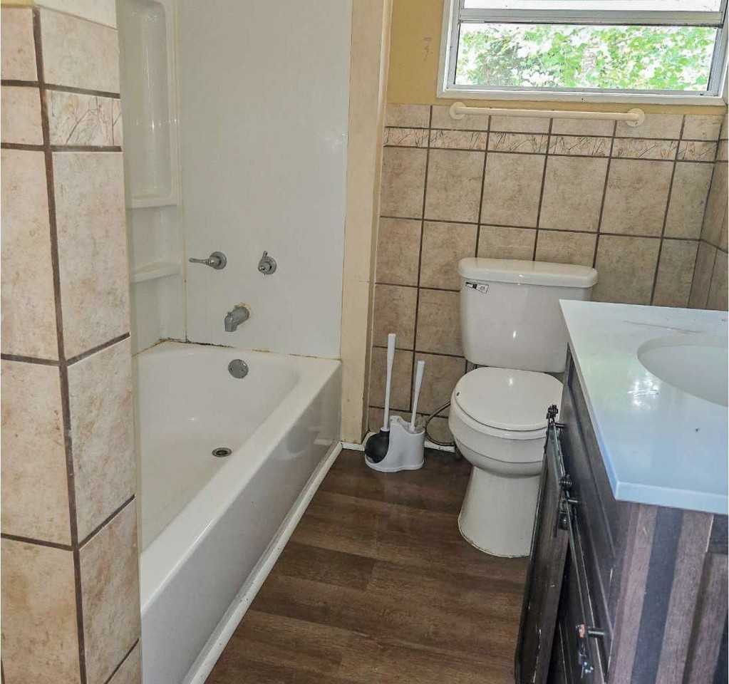 149 Sw Balboa Pl - Photo 6 of 9