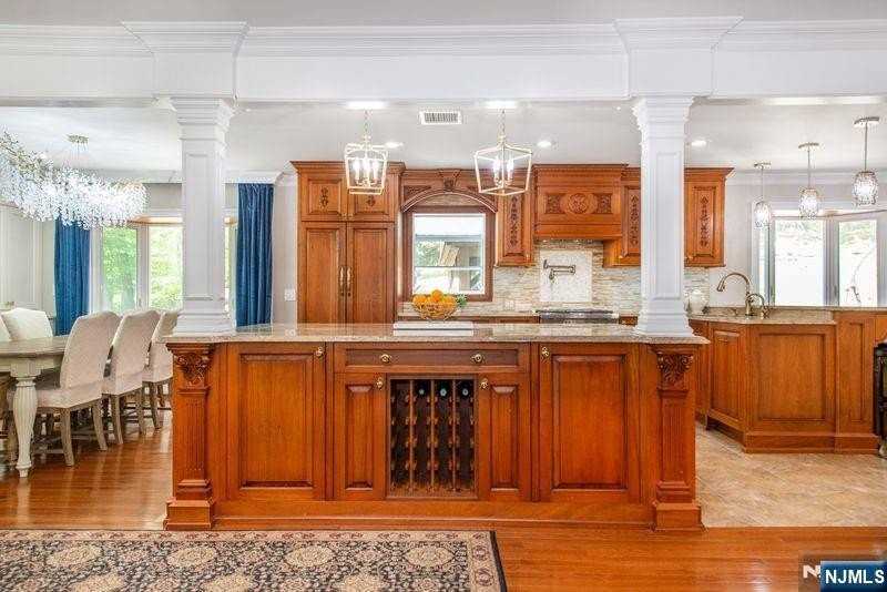 681 Glendale Rd - Photo 7 of 33