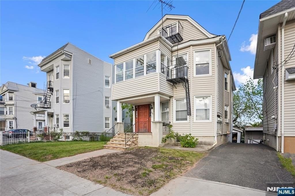 608 Washington Ave - Photo 2 of 23