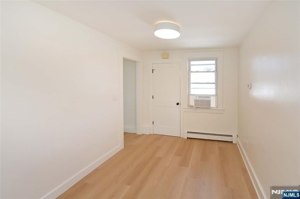 244 Van Winkle Ave - Photo 4 of 18