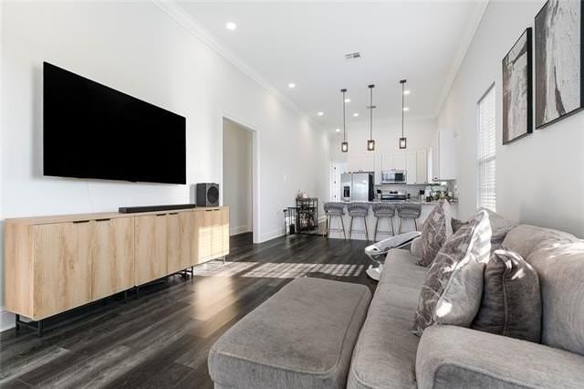 639 Richard St - Photo 3 of 12