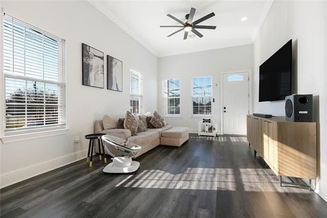 639 Richard St - Photo 4 of 12