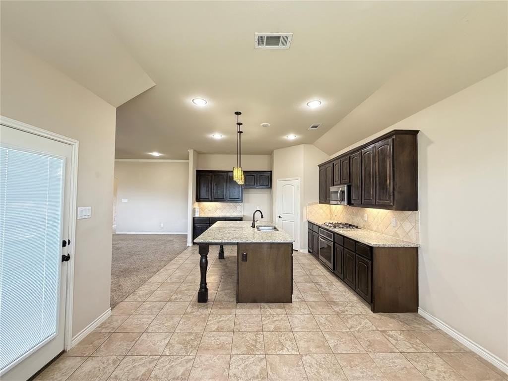 637 Peach Ln - Photo 6 of 25
