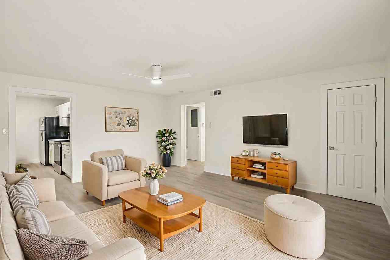 The Standard Apartments - Photo 4 of 28