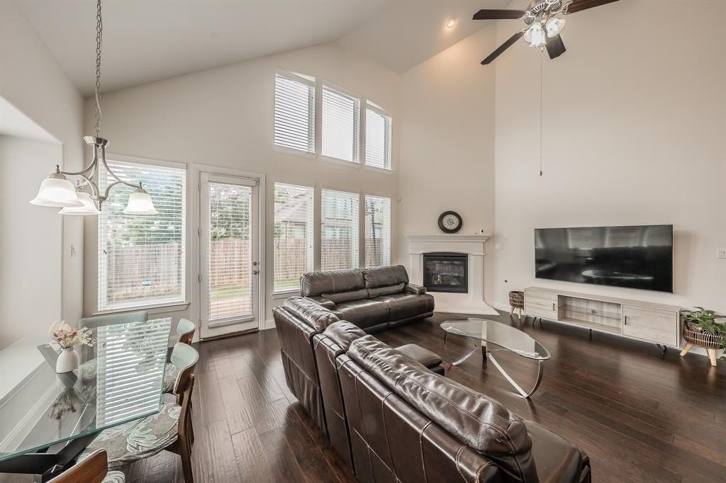 4032 Alpine Rose Ct - Photo 2 of 31