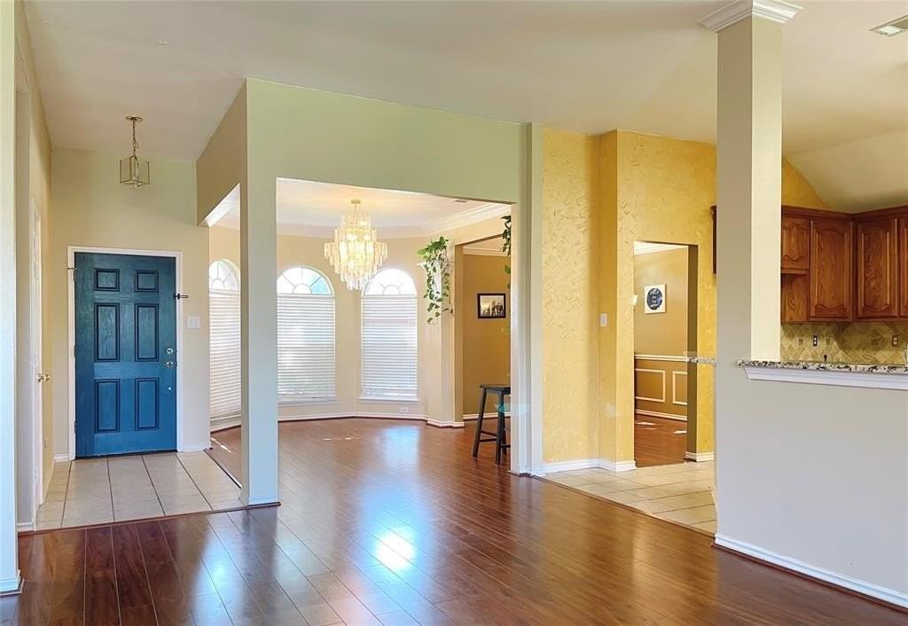 1510 Scottsman Dr - Photo 4 of 15