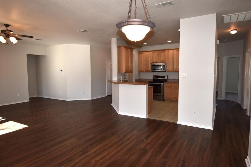 808 Royal Oak Ln - Photo 5 of 39