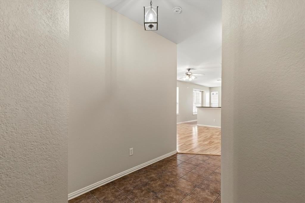10223 Waterbury Dr - Photo 4 of 28