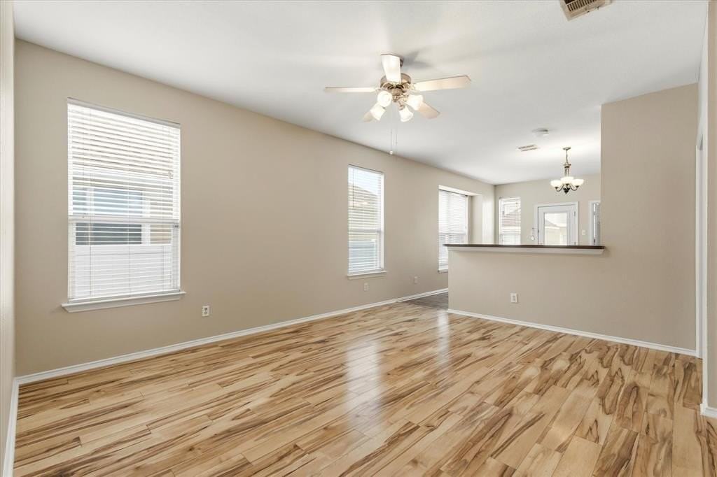 10223 Waterbury Dr - Photo 5 of 28
