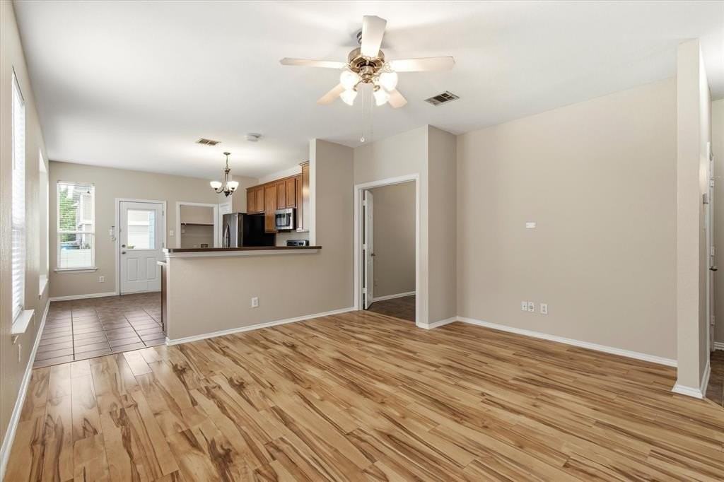 10223 Waterbury Dr - Photo 6 of 28