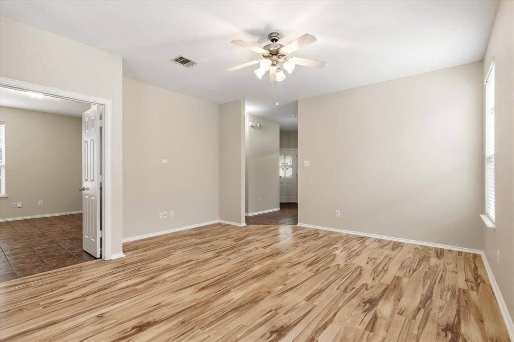 10223 Waterbury Dr - Photo 7 of 28