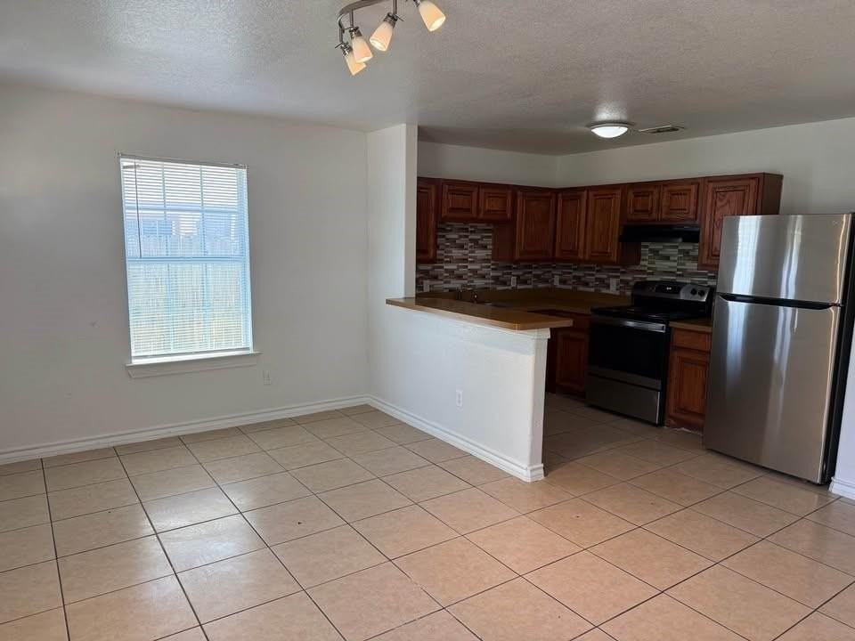 3103 N Crump St - Photo 4 of 19