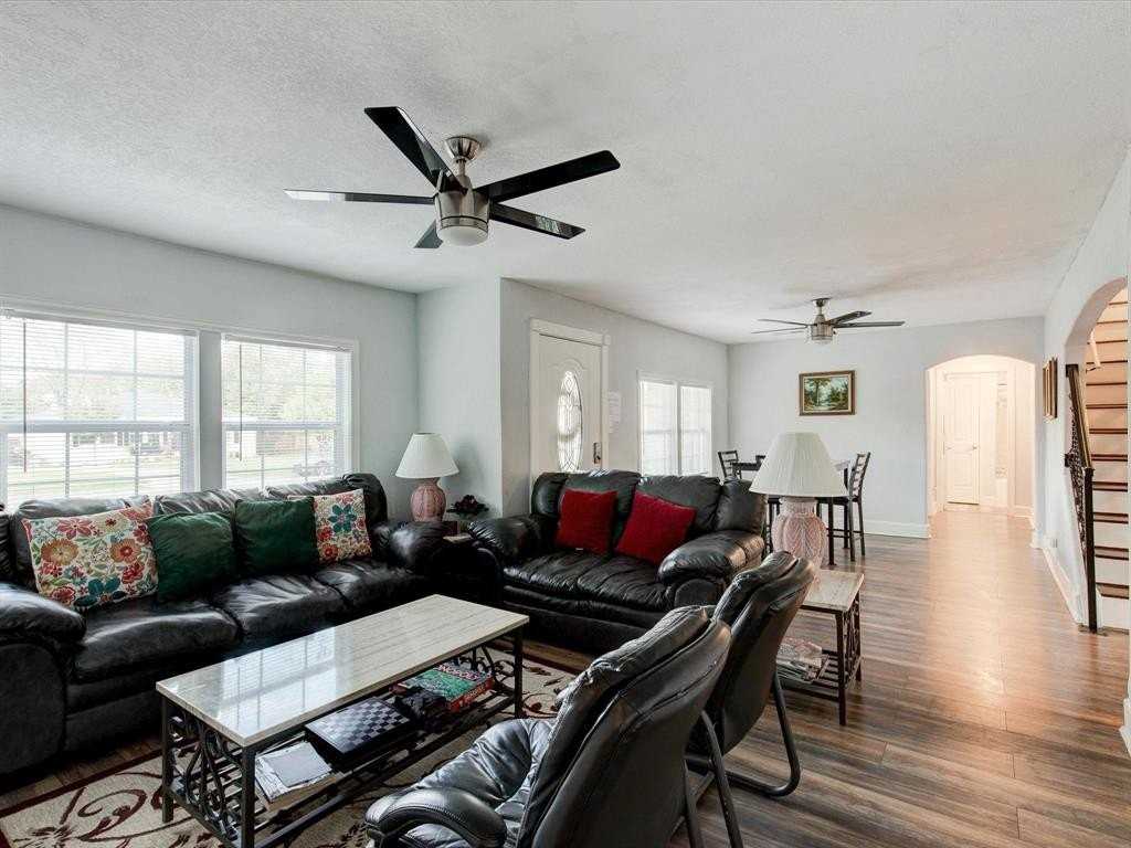 2801 W Biddison St - Photo 5 of 35