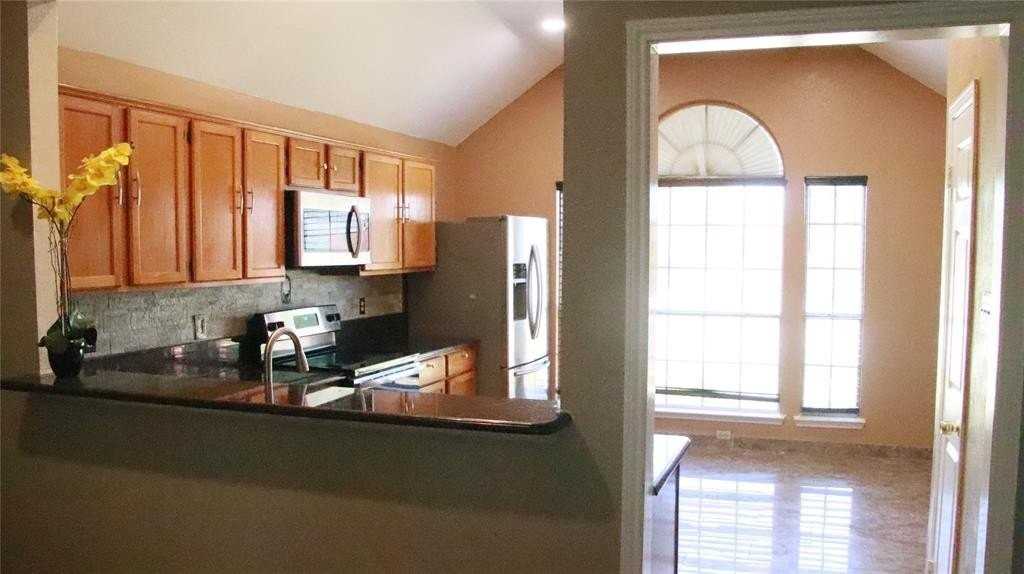 2226 Orchard Trl - Photo 2 of 15