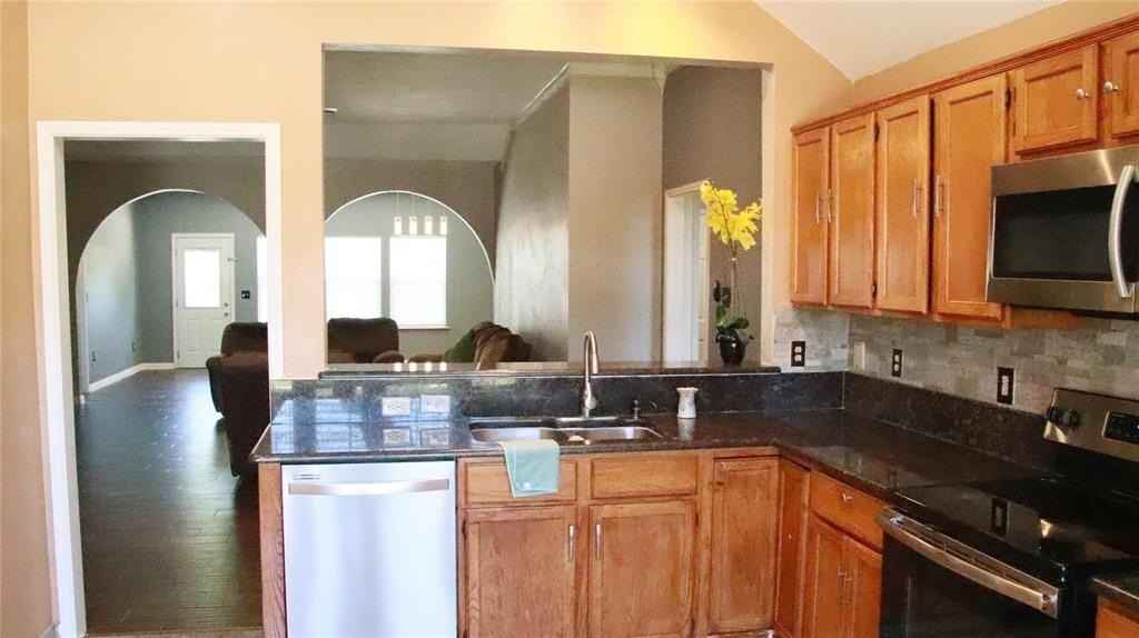 2226 Orchard Trl - Photo 4 of 15