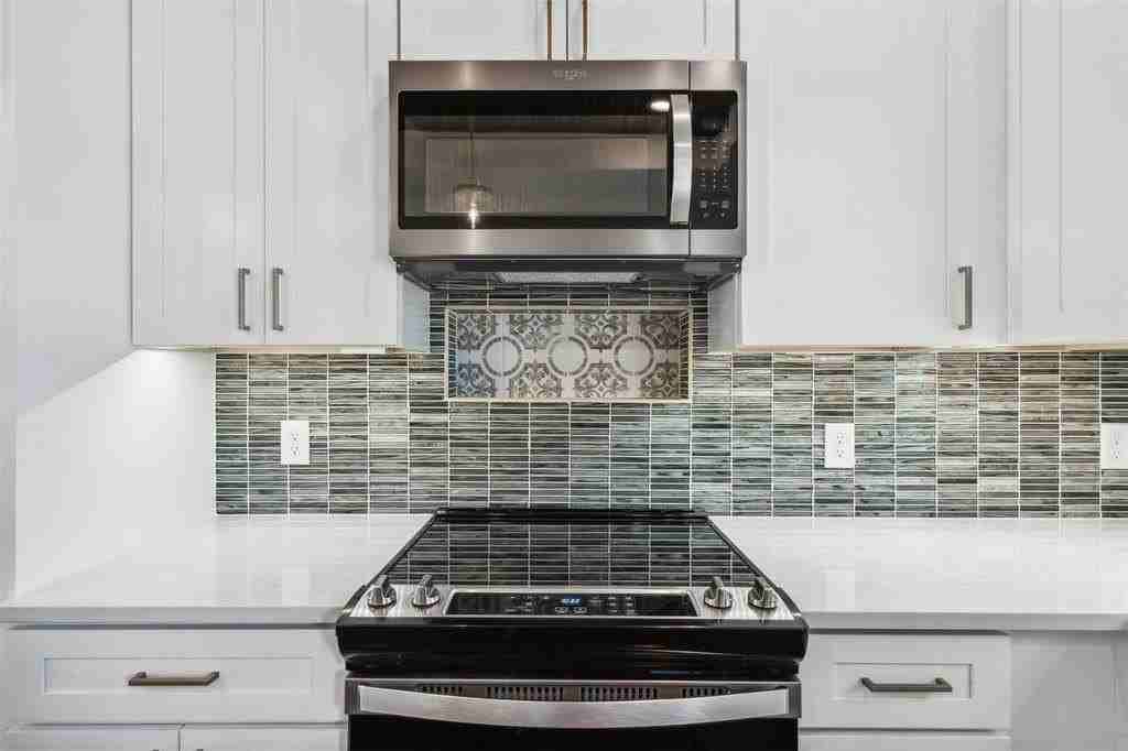 5718 Barkridge Dr - Photo 4 of 26