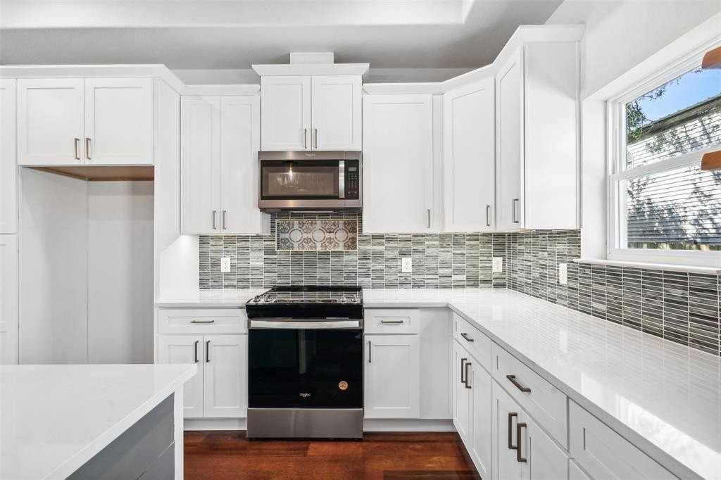 5718 Barkridge Dr - Photo 7 of 26