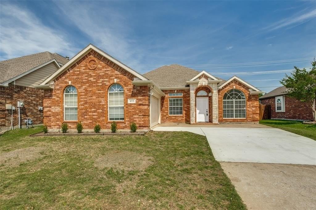 903 Redbud Dr