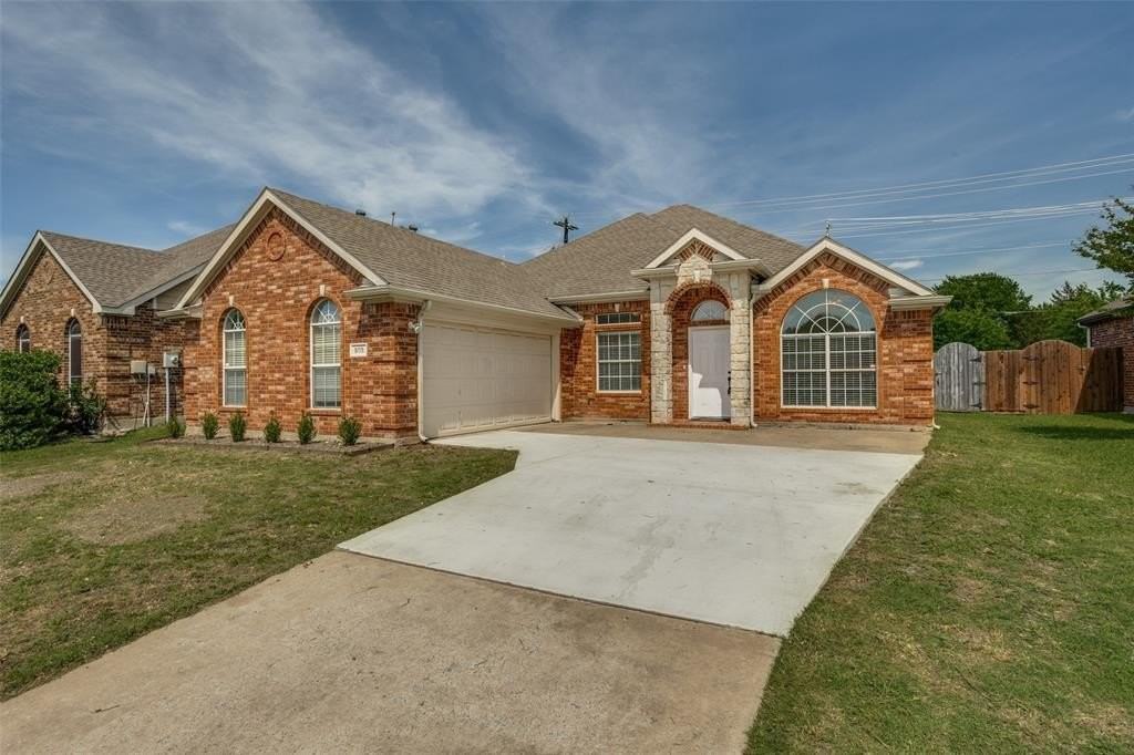 903 Redbud Dr - Photo 2 of 25