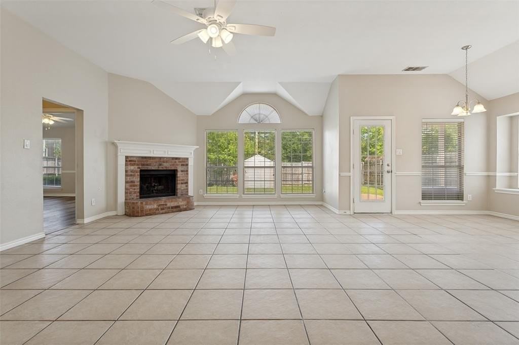 903 Redbud Dr - Photo 6 of 25