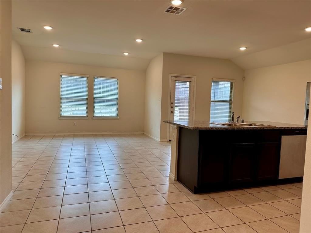 1108 Sapphire Dr - Photo 3 of 18