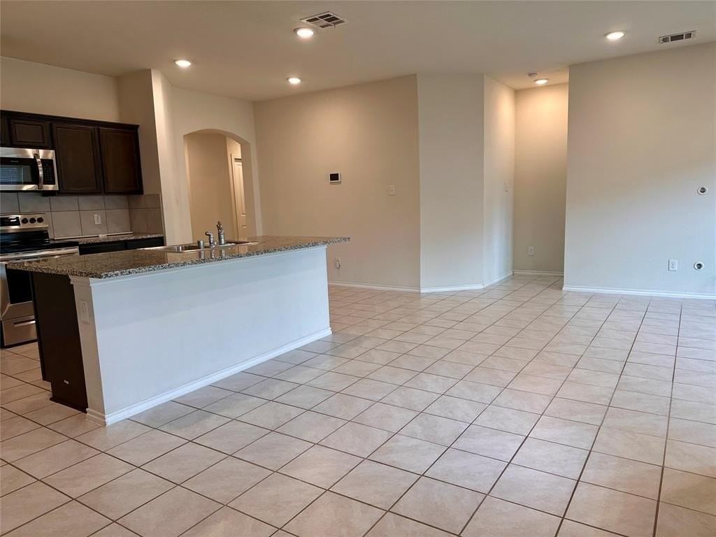 1108 Sapphire Dr - Photo 4 of 18