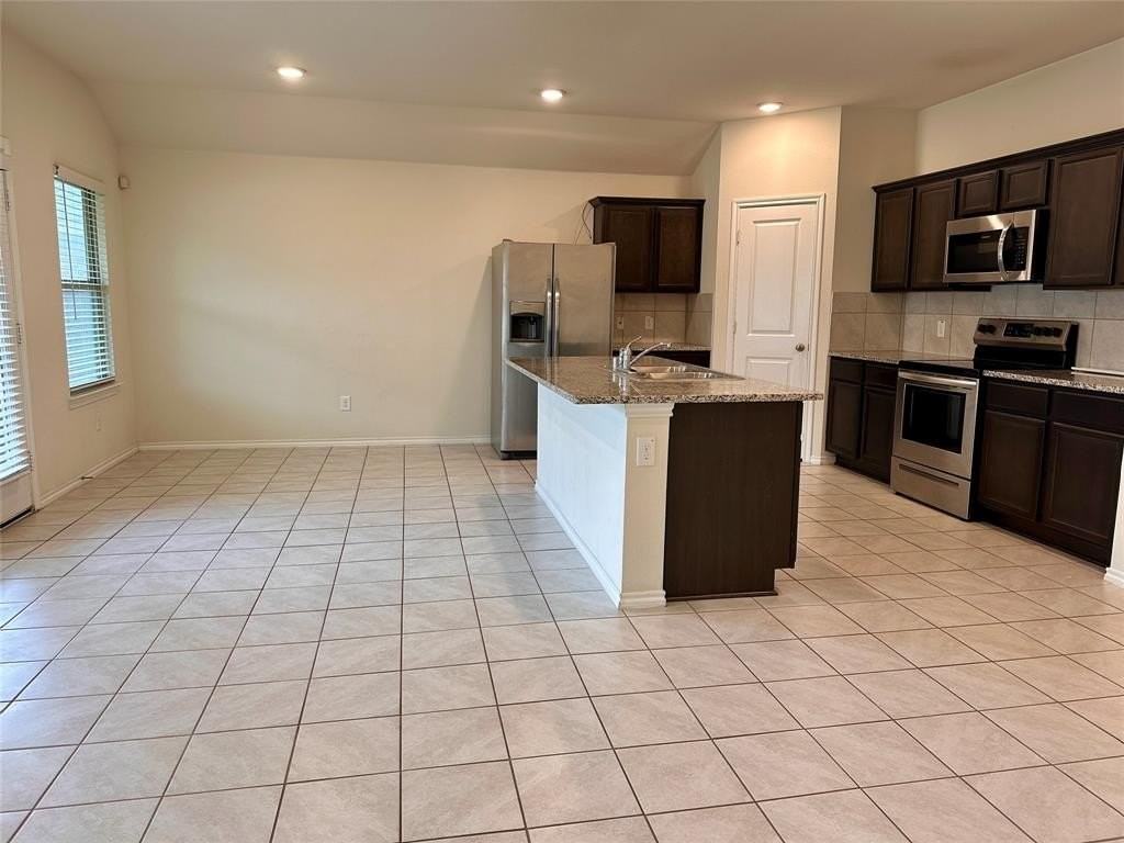 1108 Sapphire Dr - Photo 6 of 18