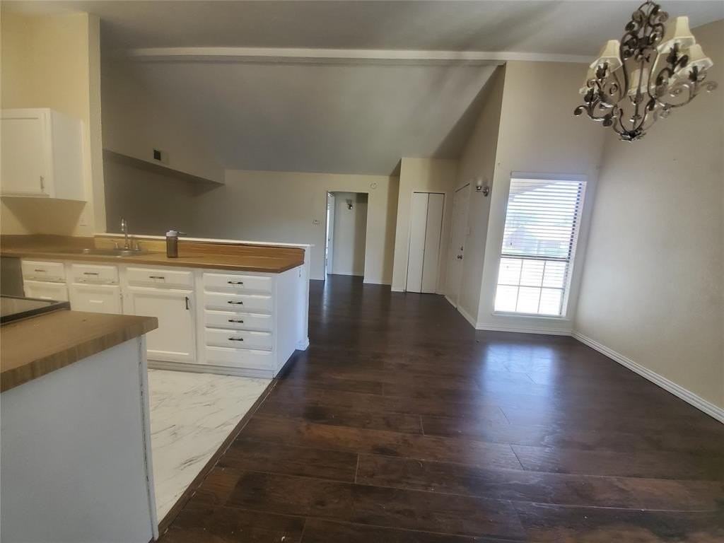 4527 Chapman St - Photo 3 of 12