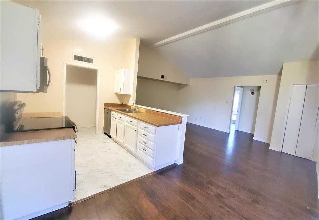 4527 Chapman St - Photo 4 of 12
