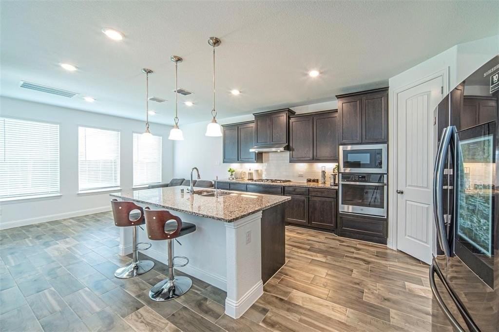 1190 Blazingstar Dr - Photo 5 of 15