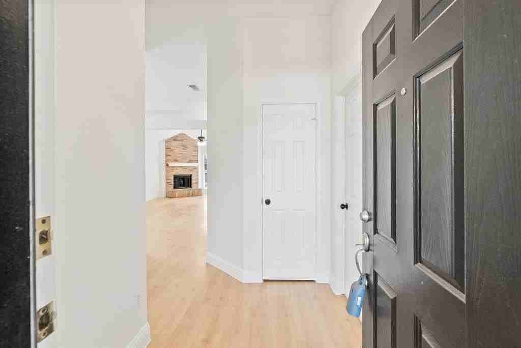 2809 Mitchell Ln - Photo 2 of 29